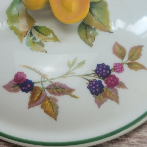 Royal Worchester Evesham 1 Pt Round Covered Casserole Dish, Peach Knob, England - Picture 12 of 15